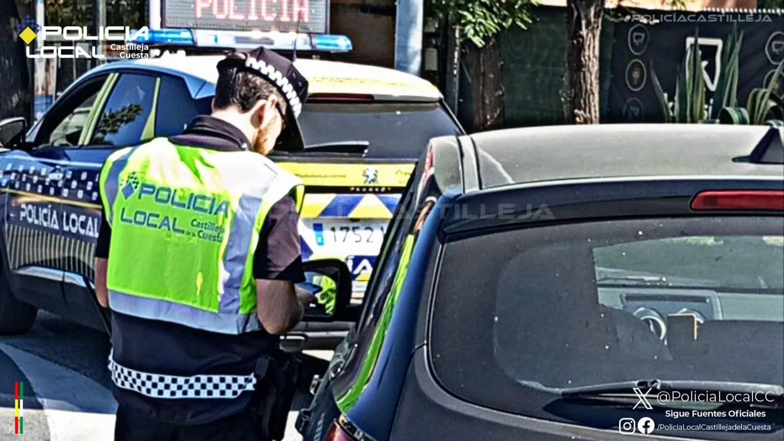 Un agente de la Policía Local de Castilleja de la Cuesta, en una imagen de archivo.