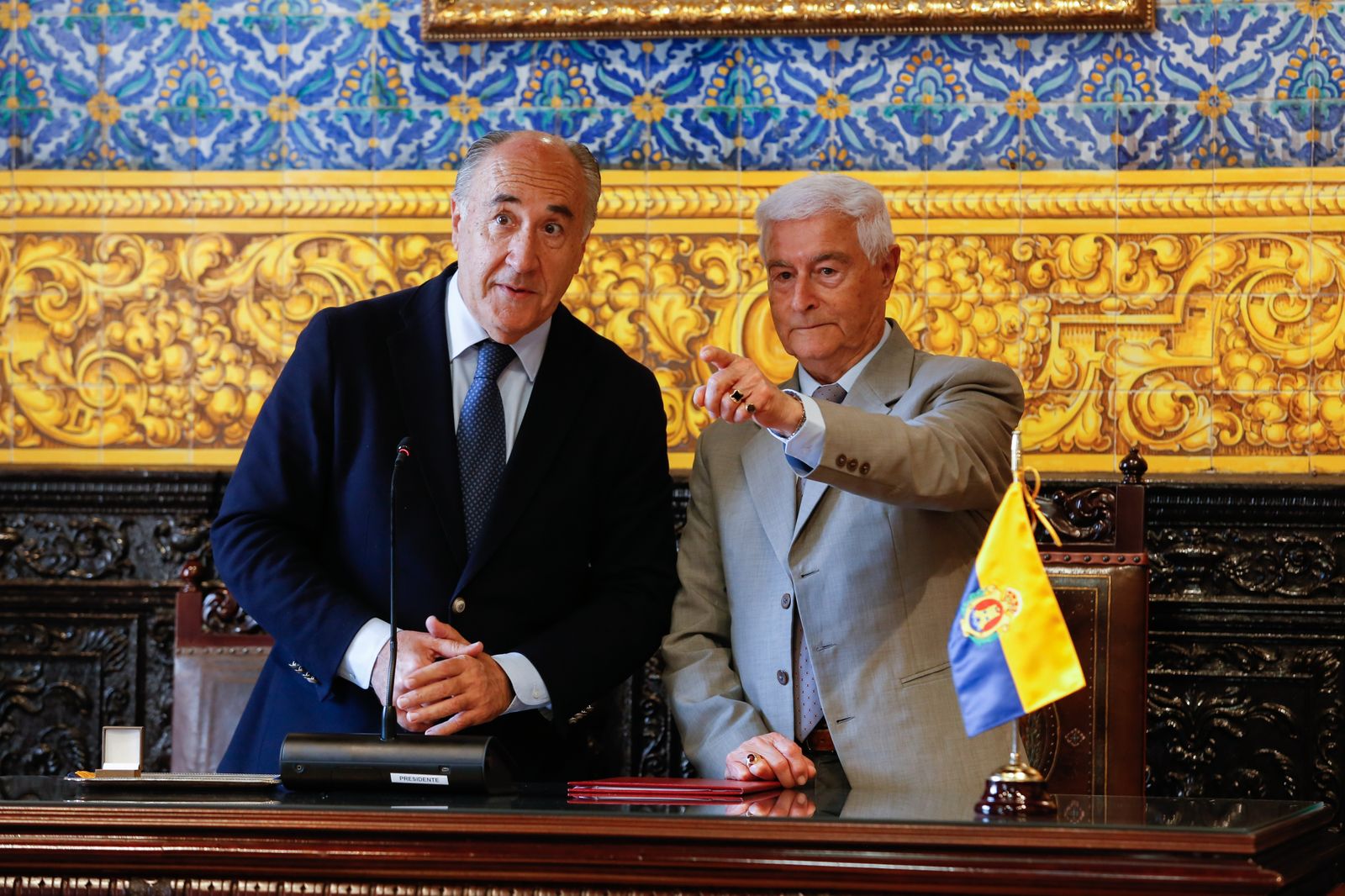 Fotos de la entrega de la insignia de Algeciras a Francisco Carrascal de Reyes Magos 98