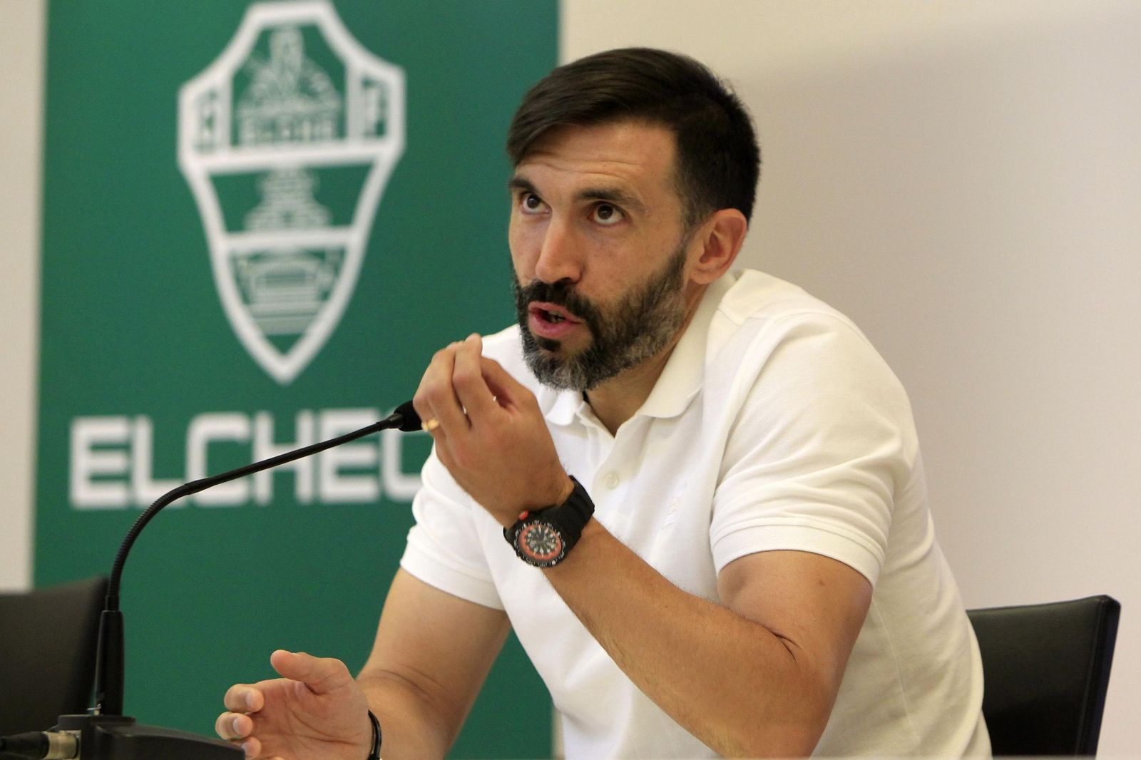 El vizcaíno en sala de prensa con el Elche