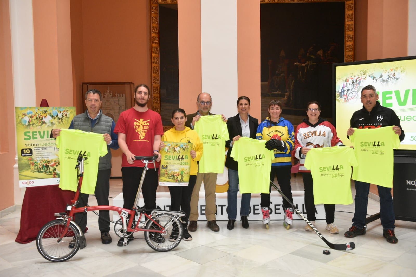 Un momento de la presentación de la inicitiva 'Sevilla sobre ruedas'.