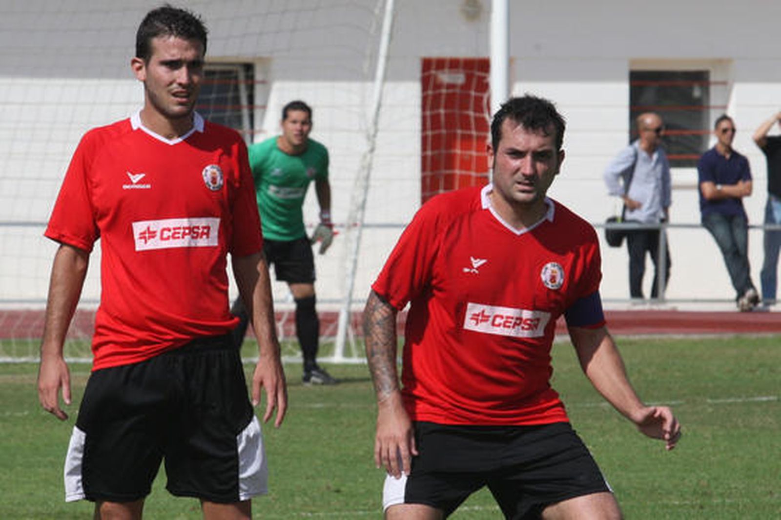 Tras la victoria en el partido 2-0, el San Roque consigue situarse en la zona cálida de la clasificación  

Foto: Paco Guerrero