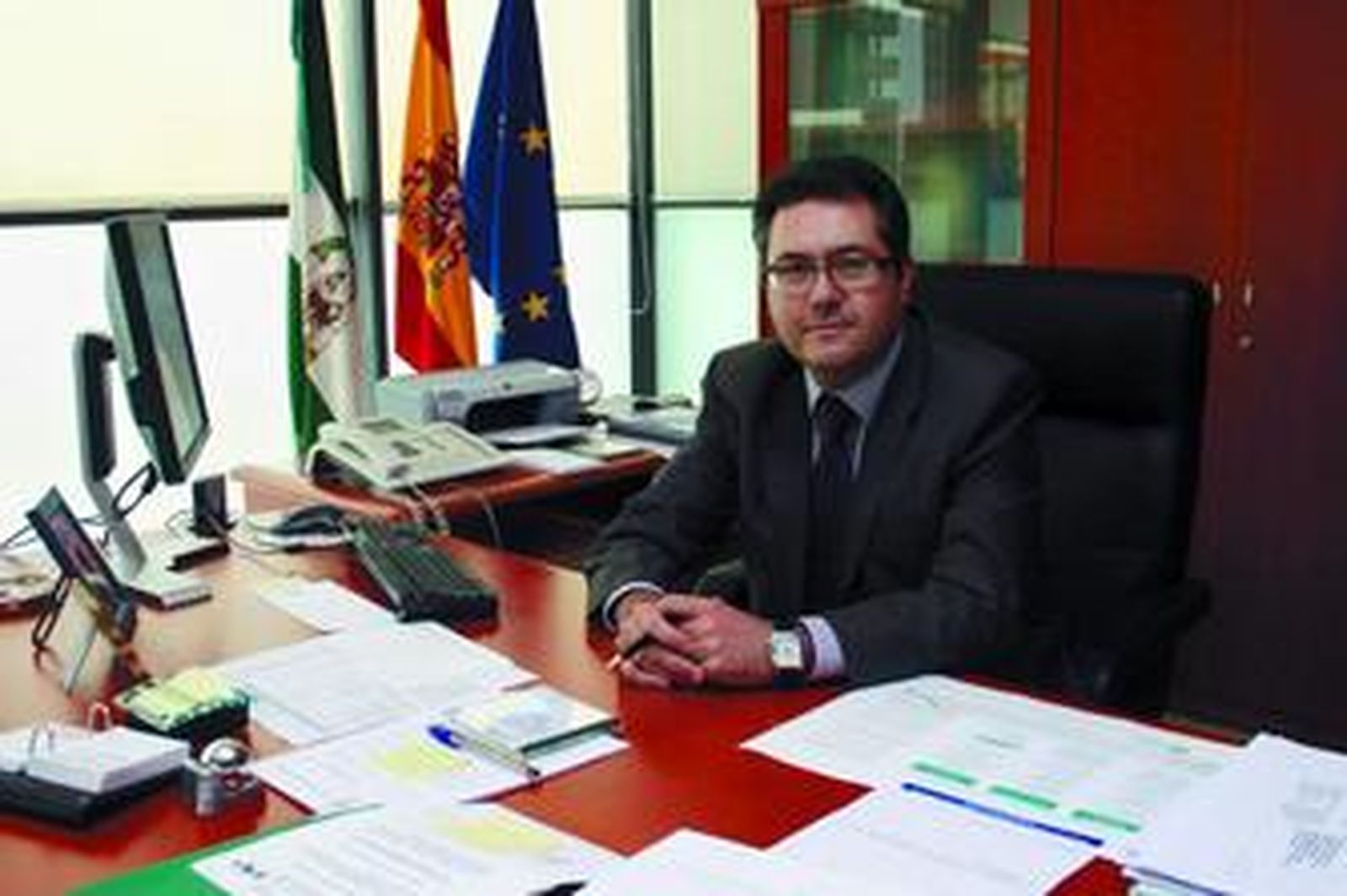 Juan Espadas, en su despacho en la Consejería de Vivienda.