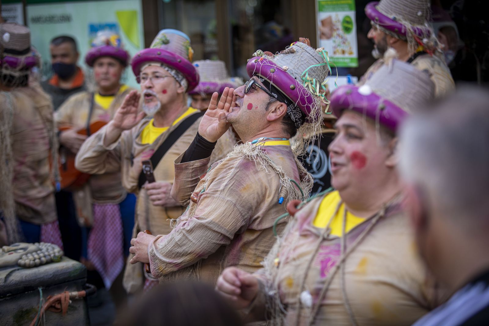 Imágenes del domingo de Carnaval ilegal en Cádiz