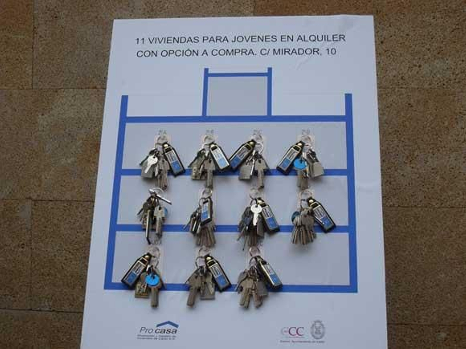 Las llaves de las 18 nuevas viviendas antes de ser entregadas./Fotos: A.G.

Foto: A.G.