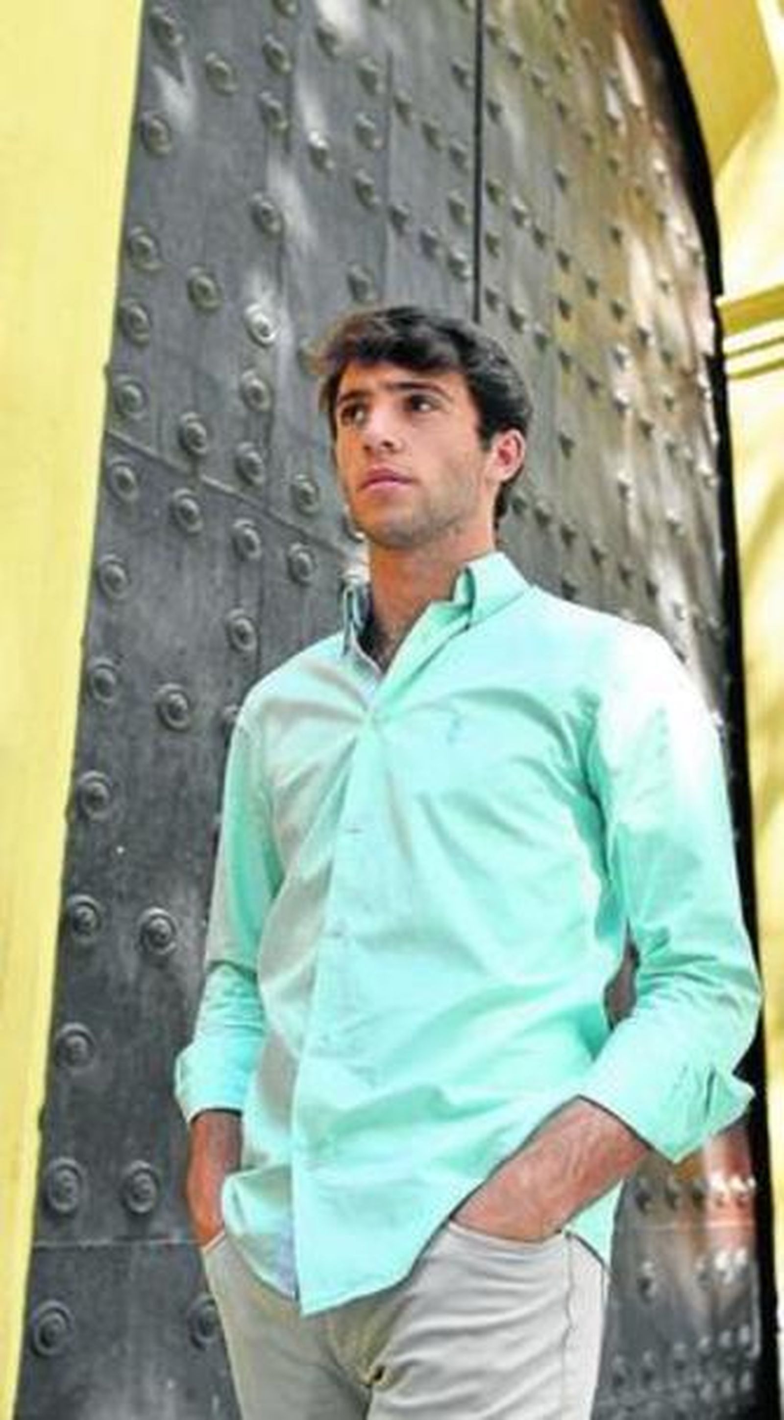 Rafael Serna, en un paseo por Sevilla, tras su regreso de México.