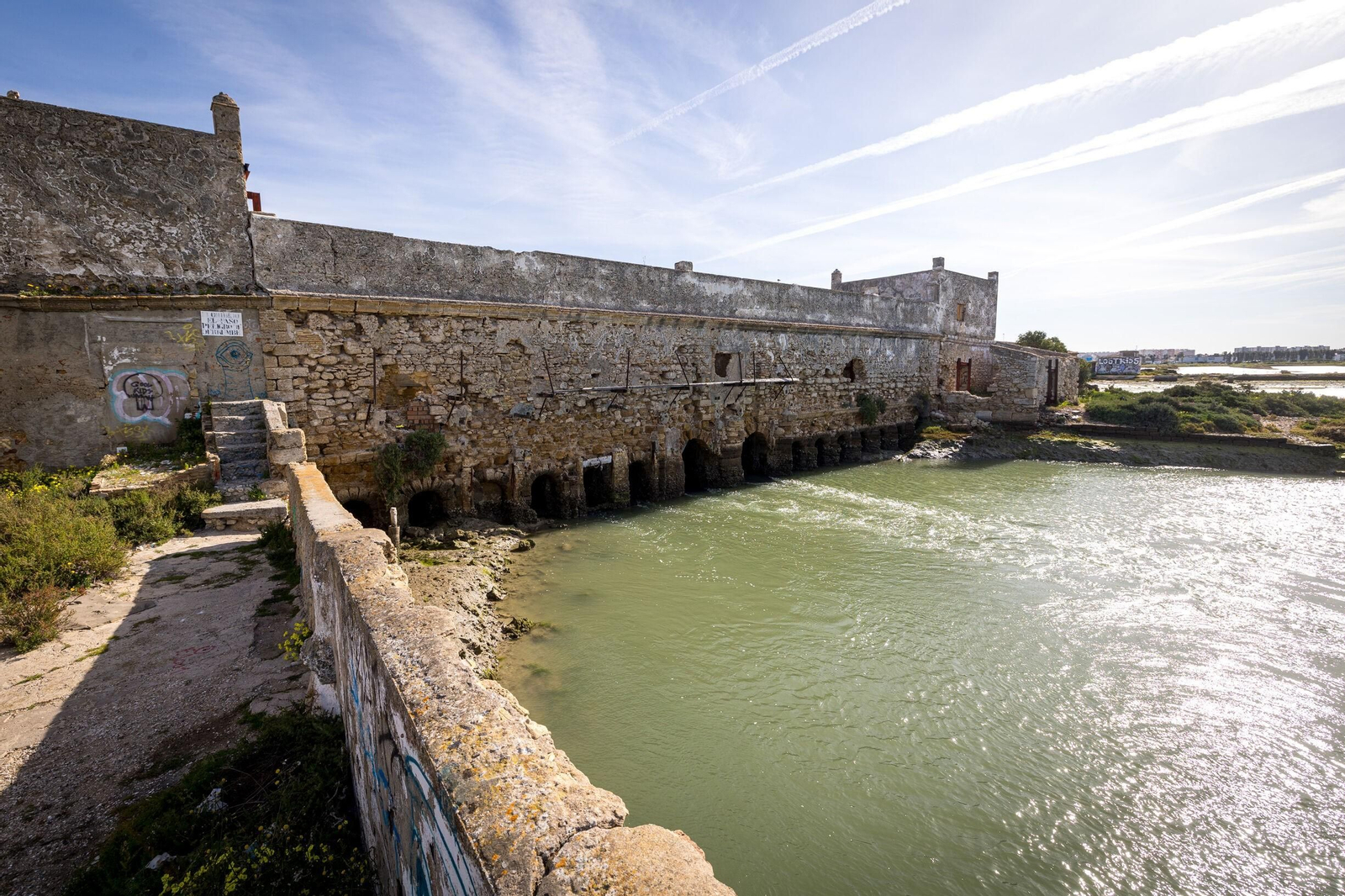 Imágenes del pésimo estado del molino de mareas de Cádiz