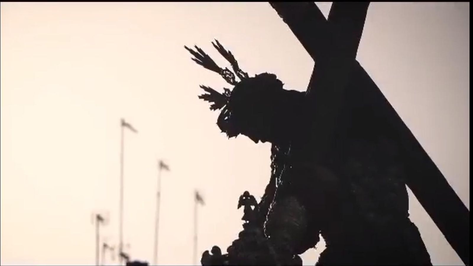 El Señor de Pasión a contraluz durante el documental