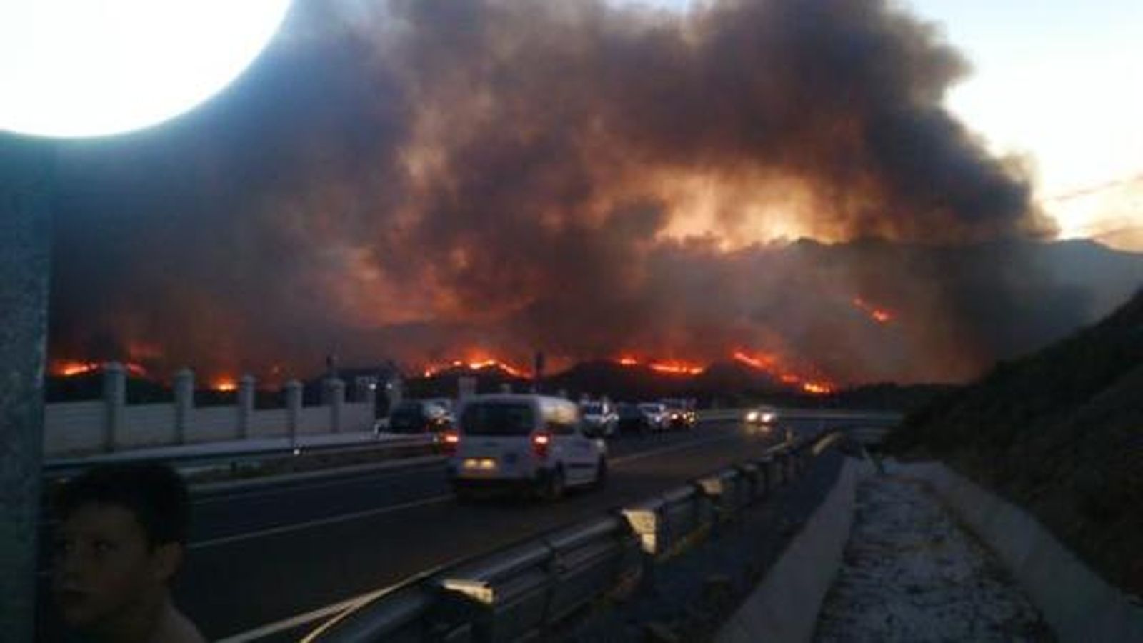 Imágenes del incendio de la Costa del Sol

Foto: EFE/ Reuters/ Lectores