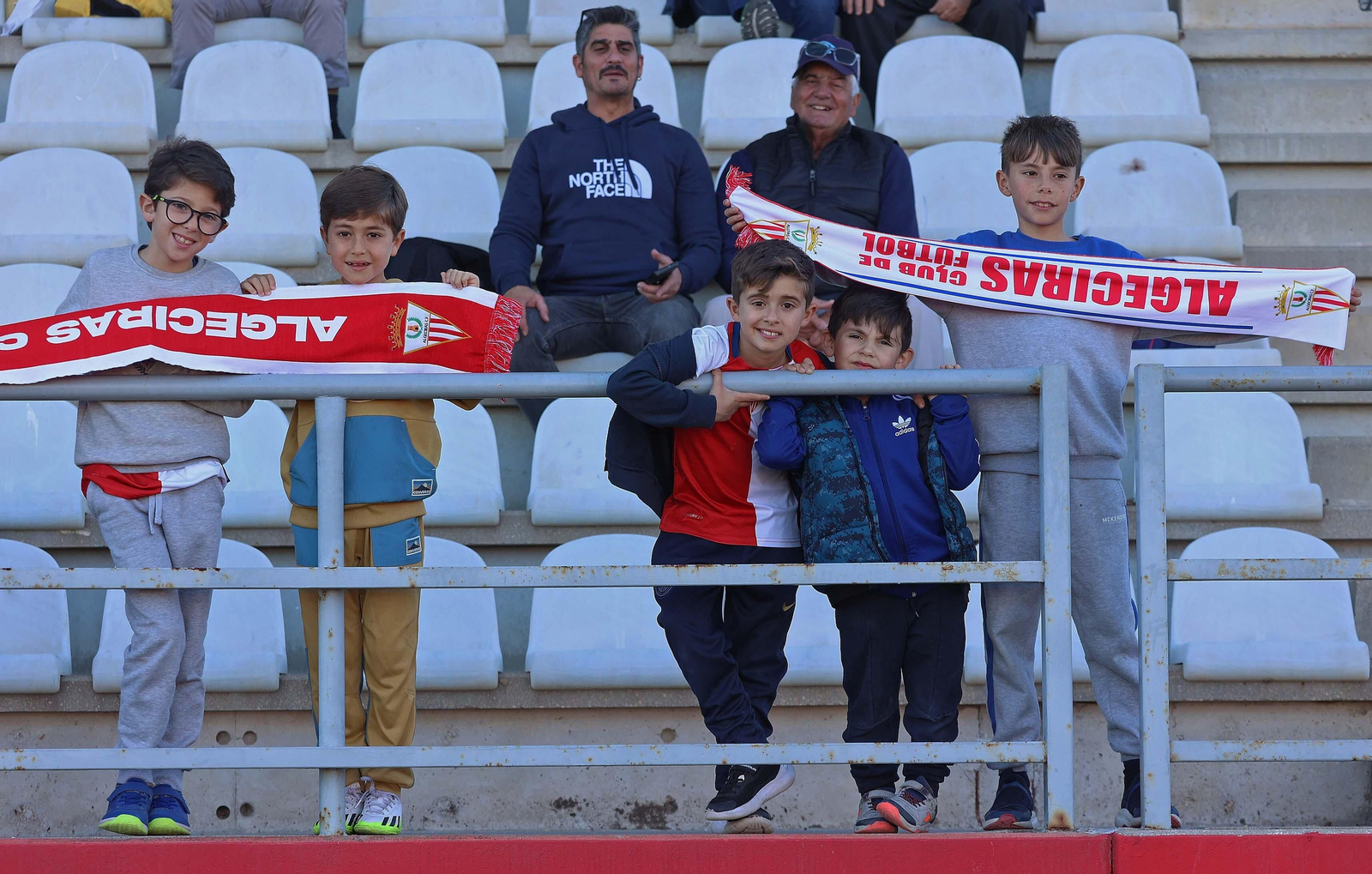Búscate en el Nuevo Mirador durante el Algeciras - Real Madrid Castilla de Primera Federación