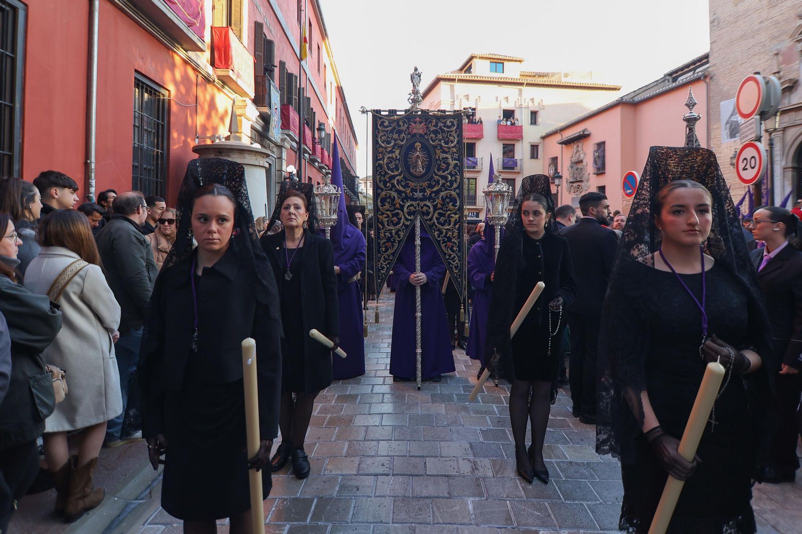 Así vivió Granada la salida de la Hermandad del Nazareno 2025