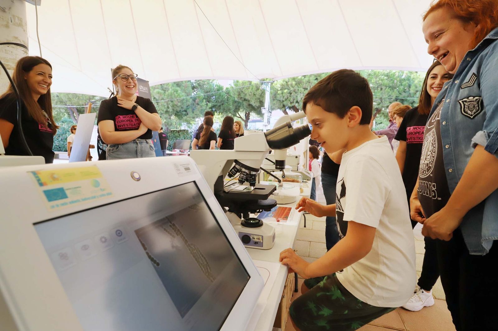 Imágenes de los talleres y actividades de La Noche Europea de los Investigadores