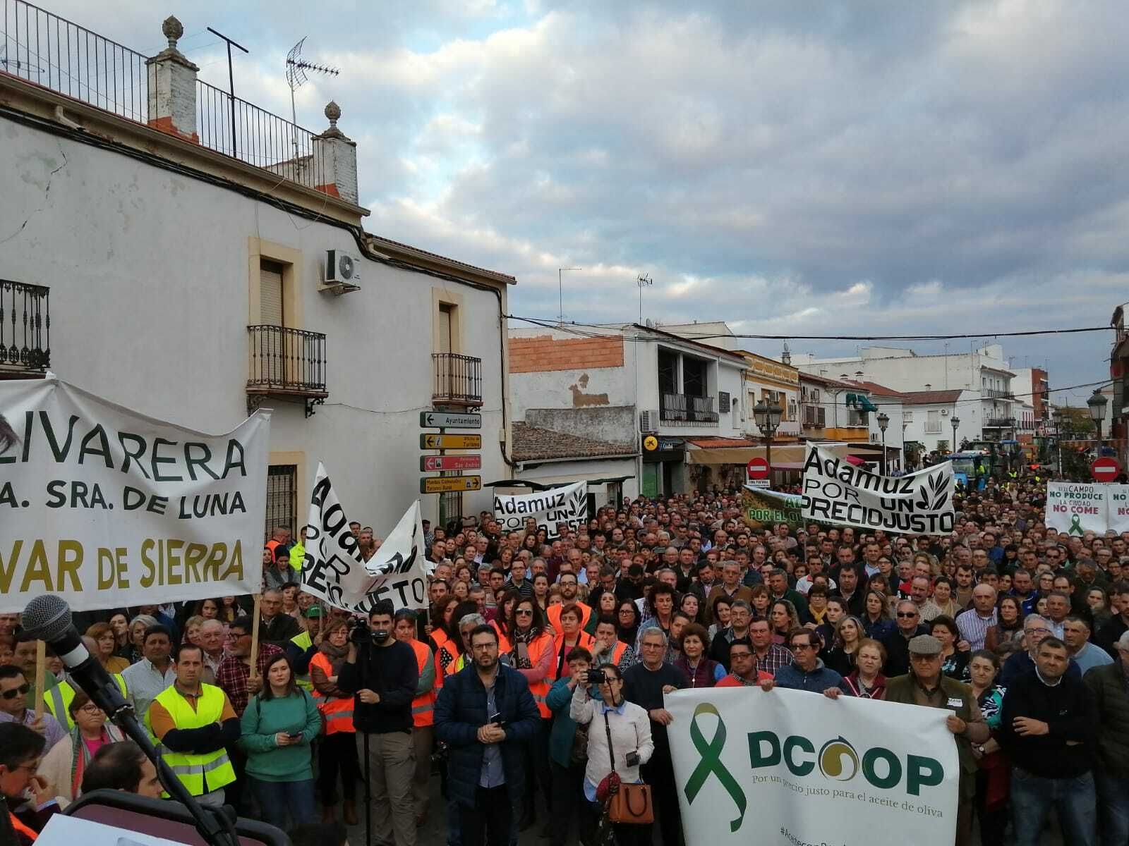 La protesta del campo en Adamuz, en fotos