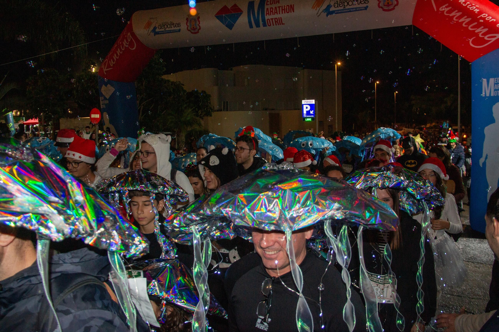 Ni la lluvia puede con la San Silvestre de Motril