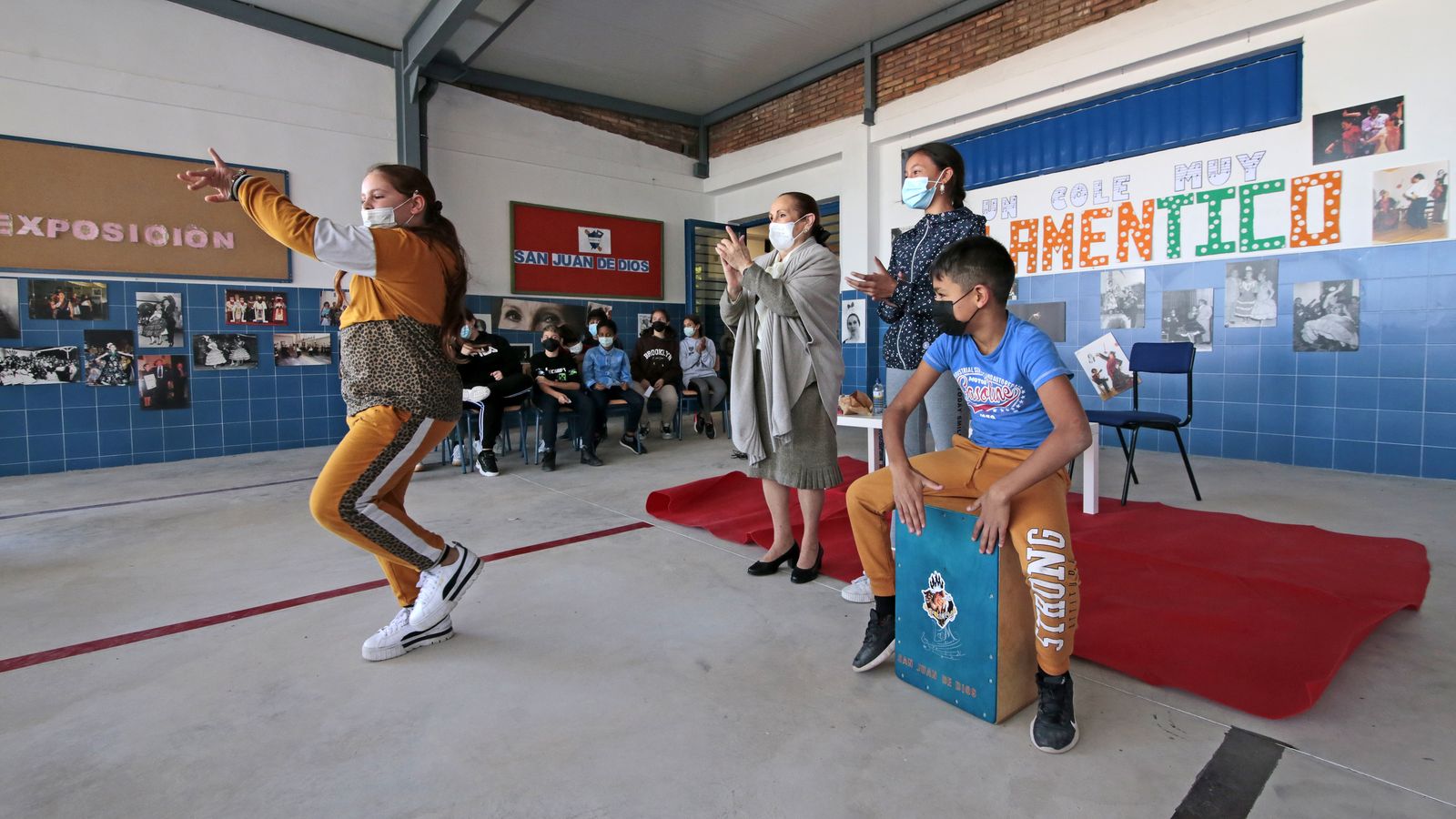 Angelita Gómez visita por el día del flamenco el colegio San Juan de Dios