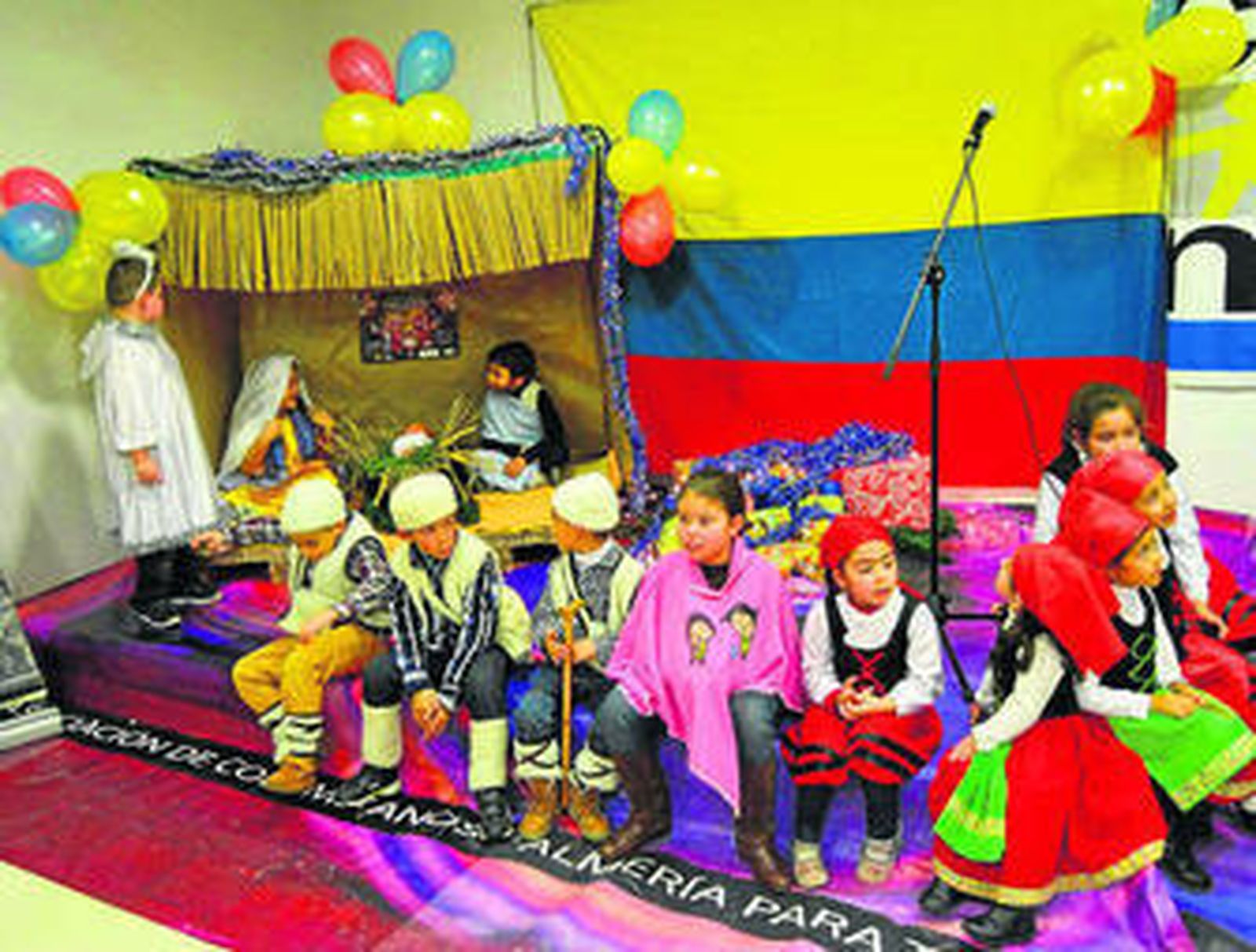 Pesebre en miniatura con acento de Colombia