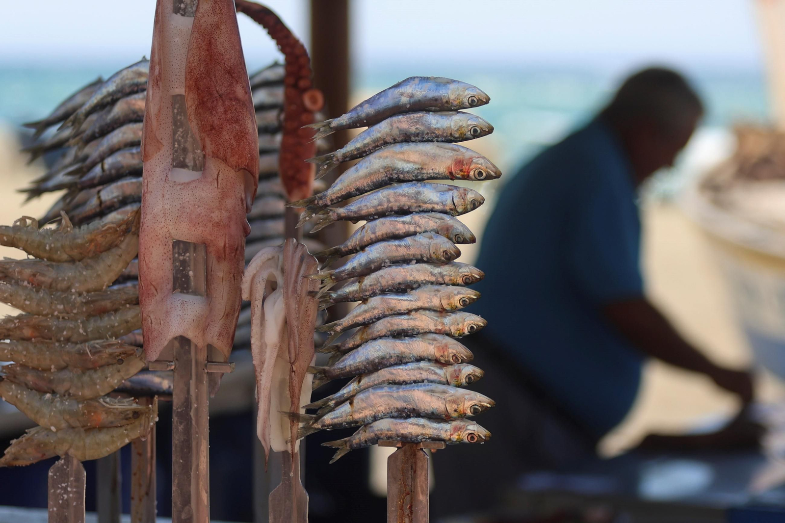 Espetos en un chiringuito.