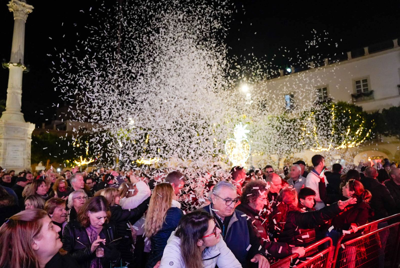Almería despide con los 12 tomates cherry de la suerte el año 2025