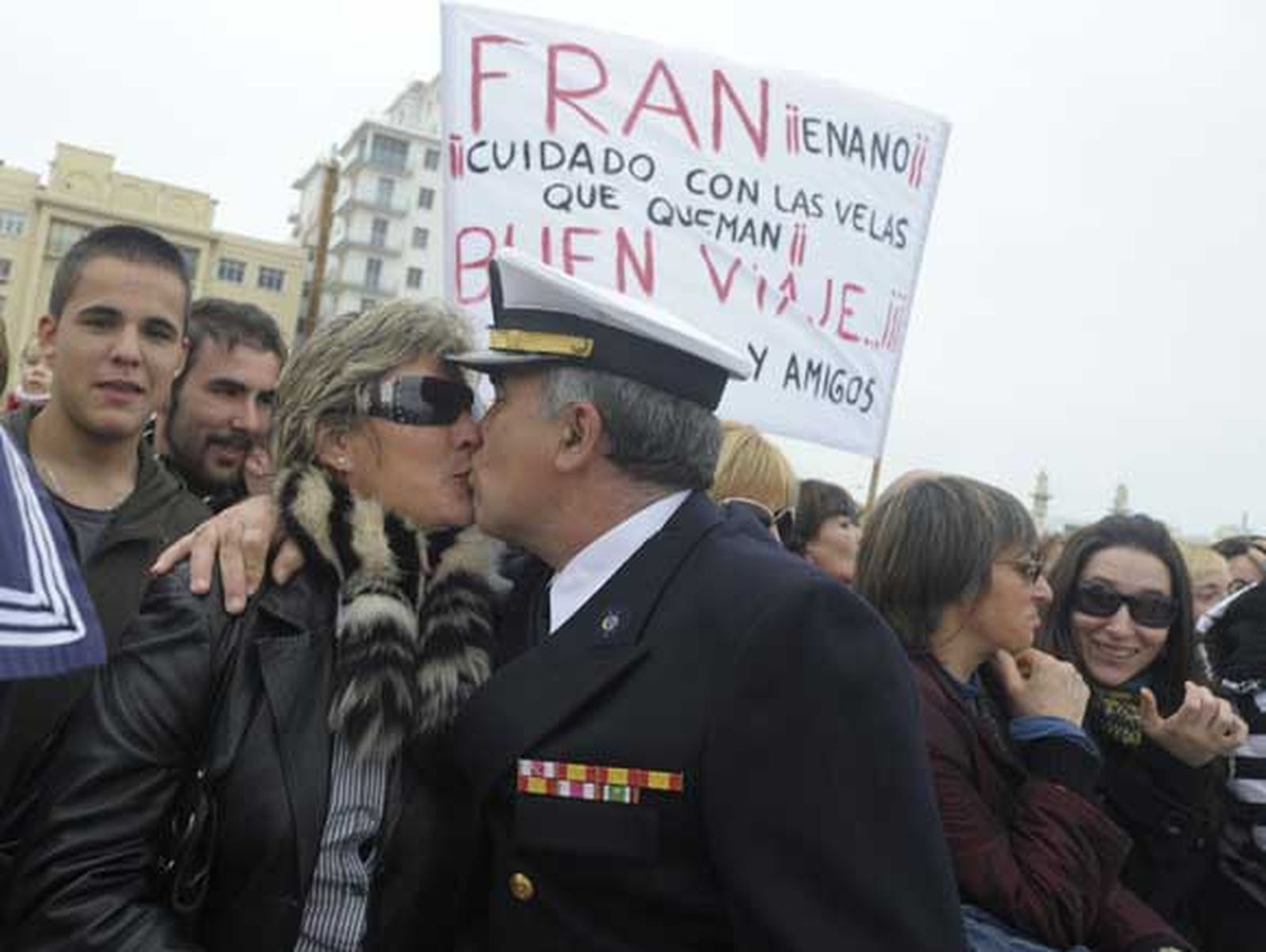 Autoridades civiles y militares dicen adiós al buque escuela que parte hacia Las Palmas en el inicio de su LXXXI crucero de instrucción

Foto: Joaquin Hernandez Kiki