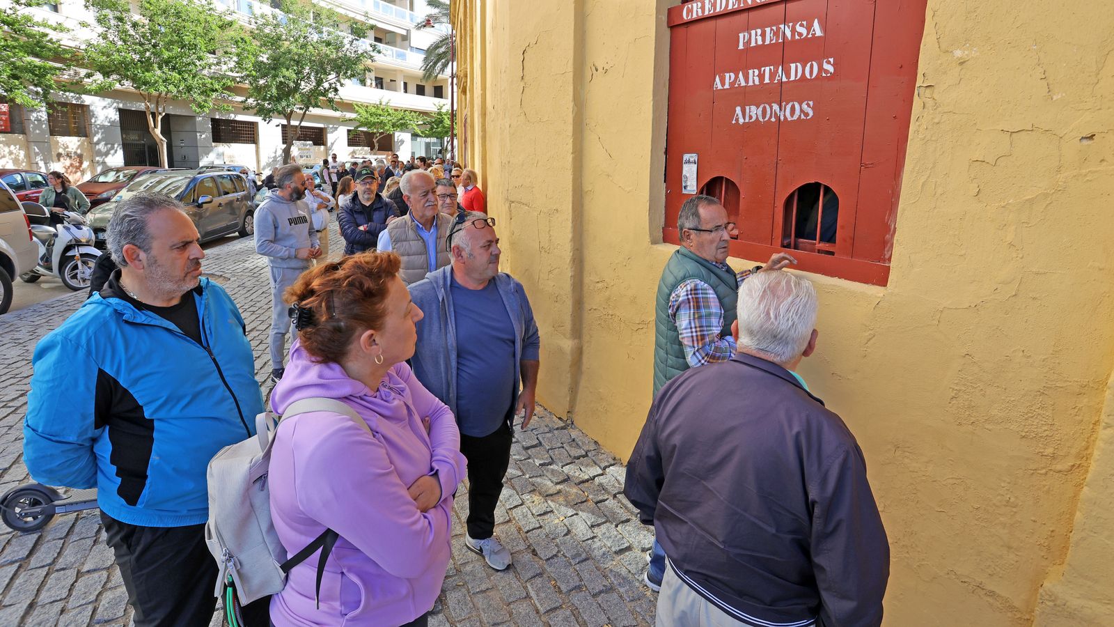Colas para comprar las entradas de la Feria Taurina de Jerez 2023