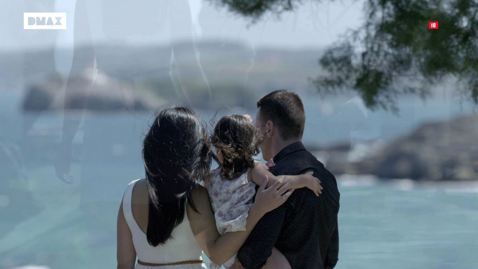 José Rabadán, con su esposa e hija en el documental de esta noche.