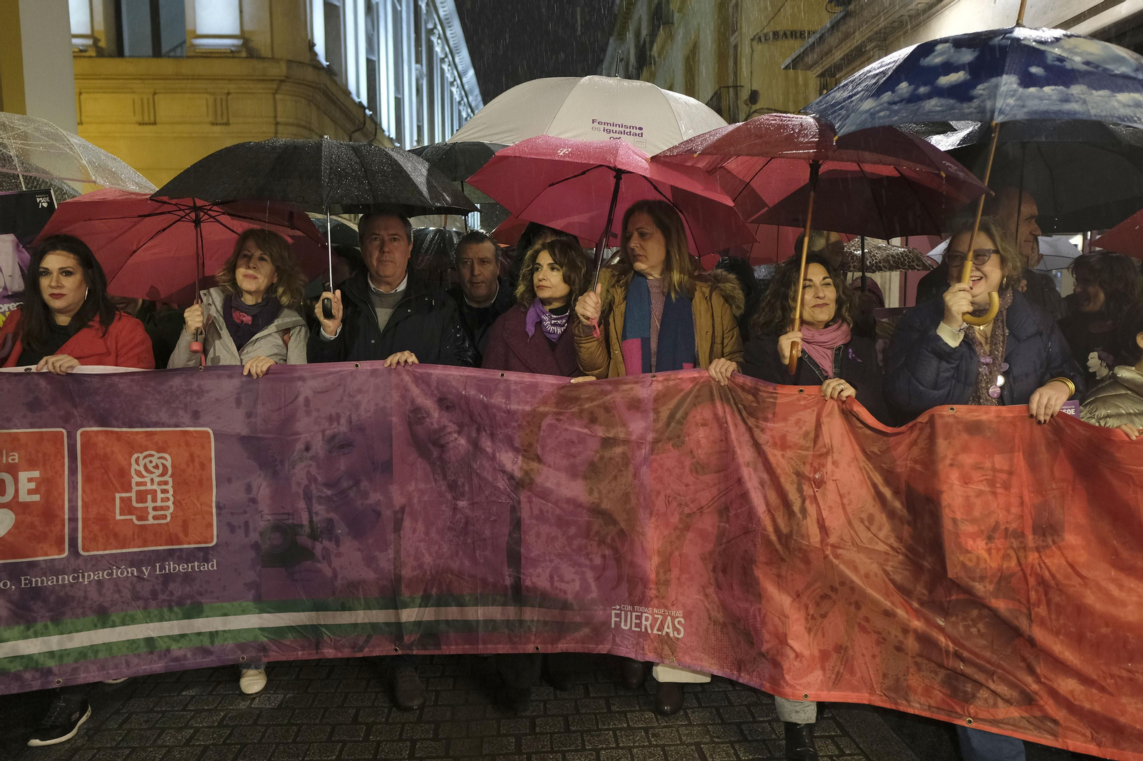 Manifestación 8M del Movimiento Feminista de Sevilla Con el lema "Ni promesas, ni excusas. Las mujeres exigimos realidades"