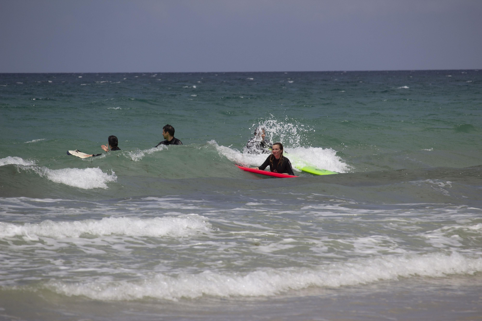 Un domingo de playa en Tarifa, en imágenes