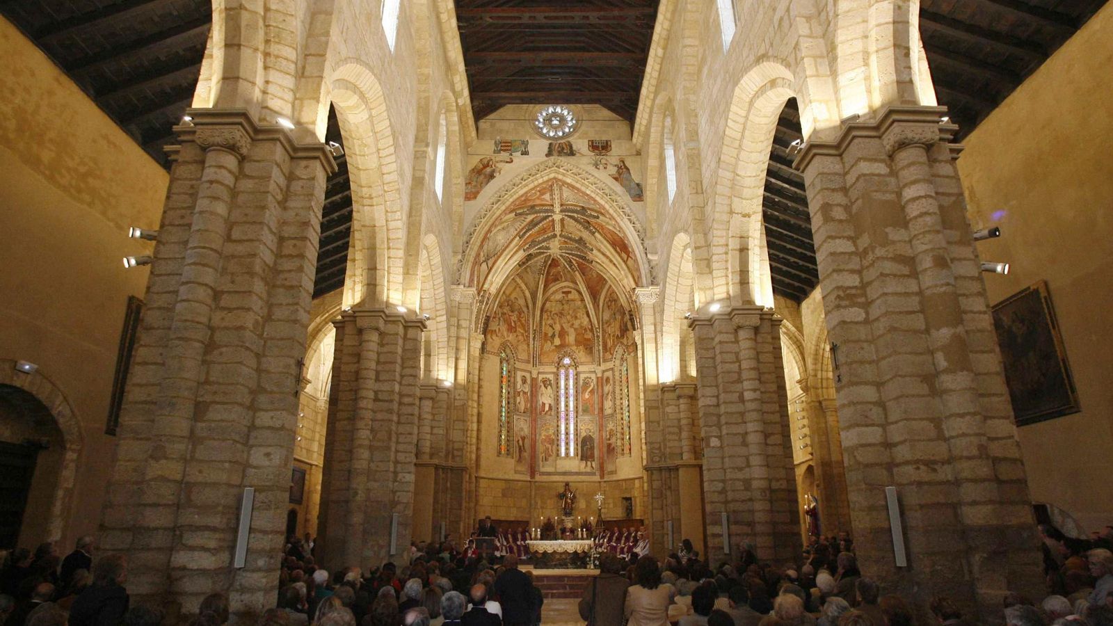 Interior de la iglesia de San Lorenzo.