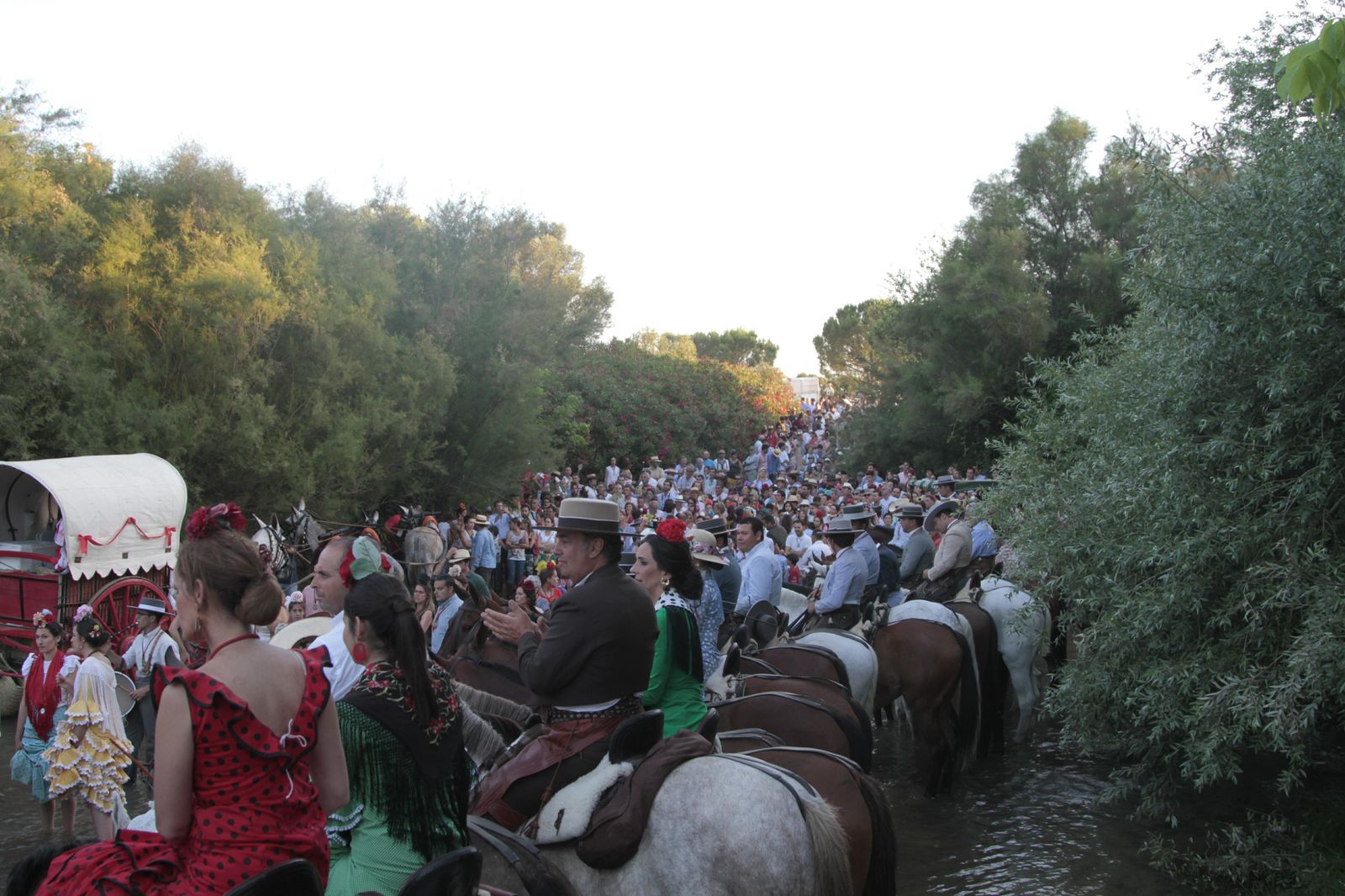 El paso de las hermandades por el río Quema, en imágenes