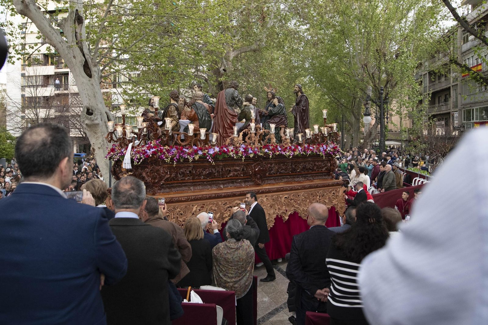 Granada estrenó la nueva carrera oficial frente a la Basílica de las Angustias