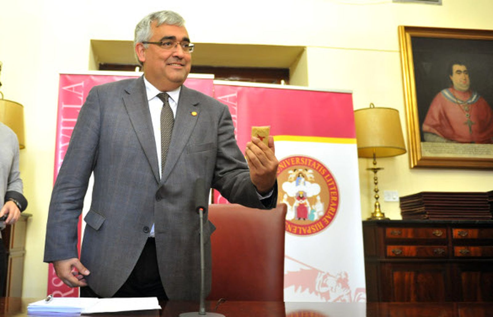 La US convoca ayudas extraordinarias por 172.000 euros para alumnos en situación "precaria"