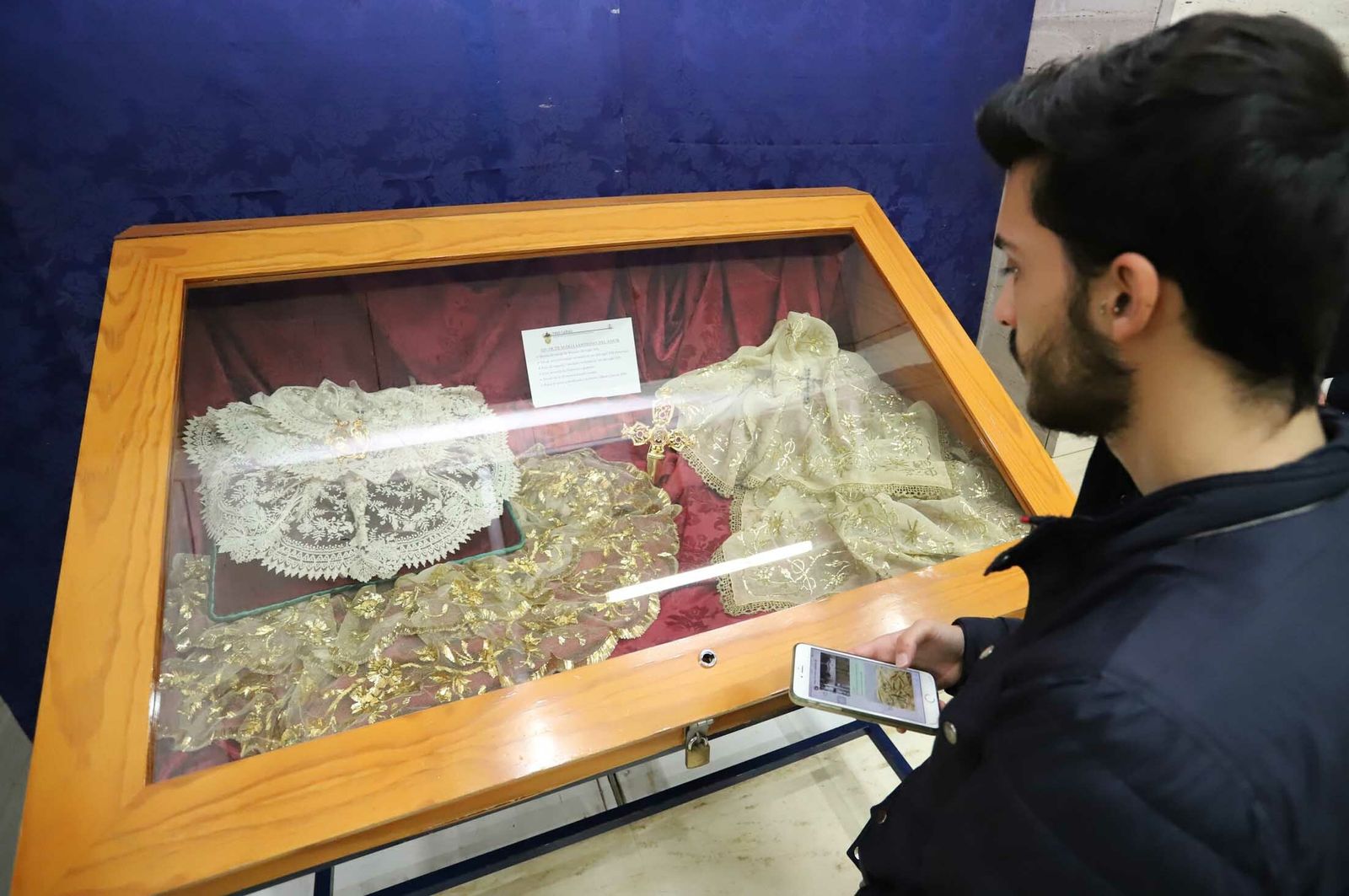 Imágenes de la exposición de la Hdad de las Tres Caídas en la Casa Colón