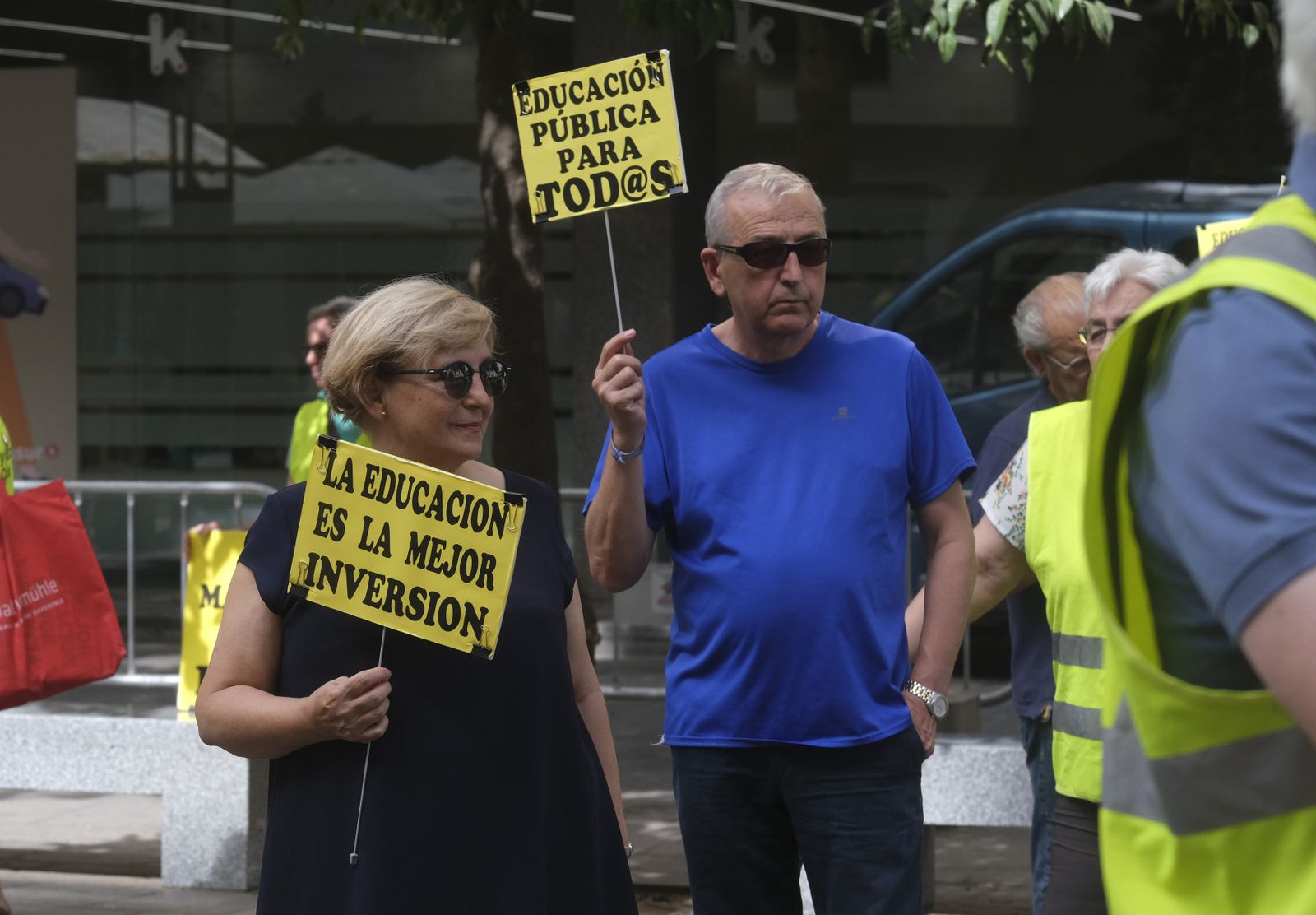 Las fotografías de los yayoflautas en Córdoba: pancartas, chalecos amarillos y nada de flautas
