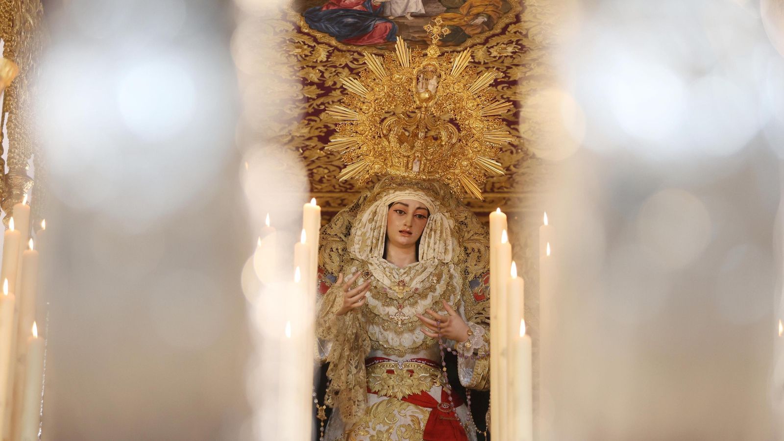 María Santísima de La Trinidad Coronada espera su salida.