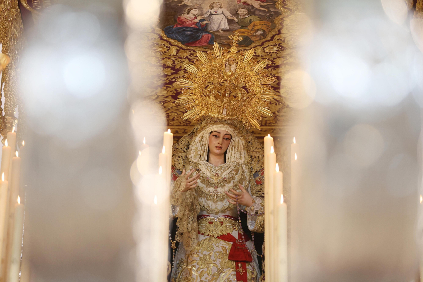 María Santísima de La Trinidad Coronada espera su salida. María Santísima de La Trinidad Coronada espera su salida.