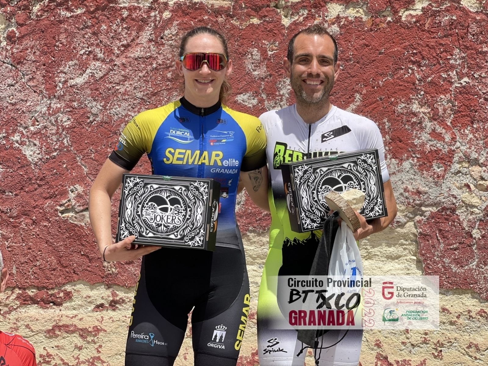 Lola Leyva y Juan Miguel Planas posan tras su triunfo.