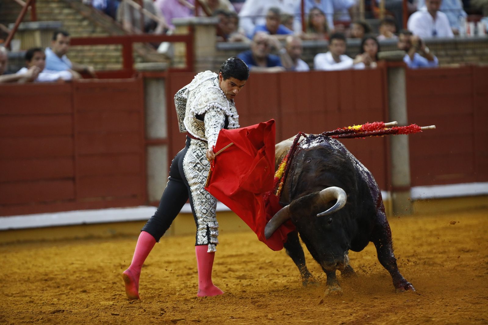 La corrida mixta de Diego Ventura, Morante de la Puebla y Pablo Aguado en Córdoba, en imágenes