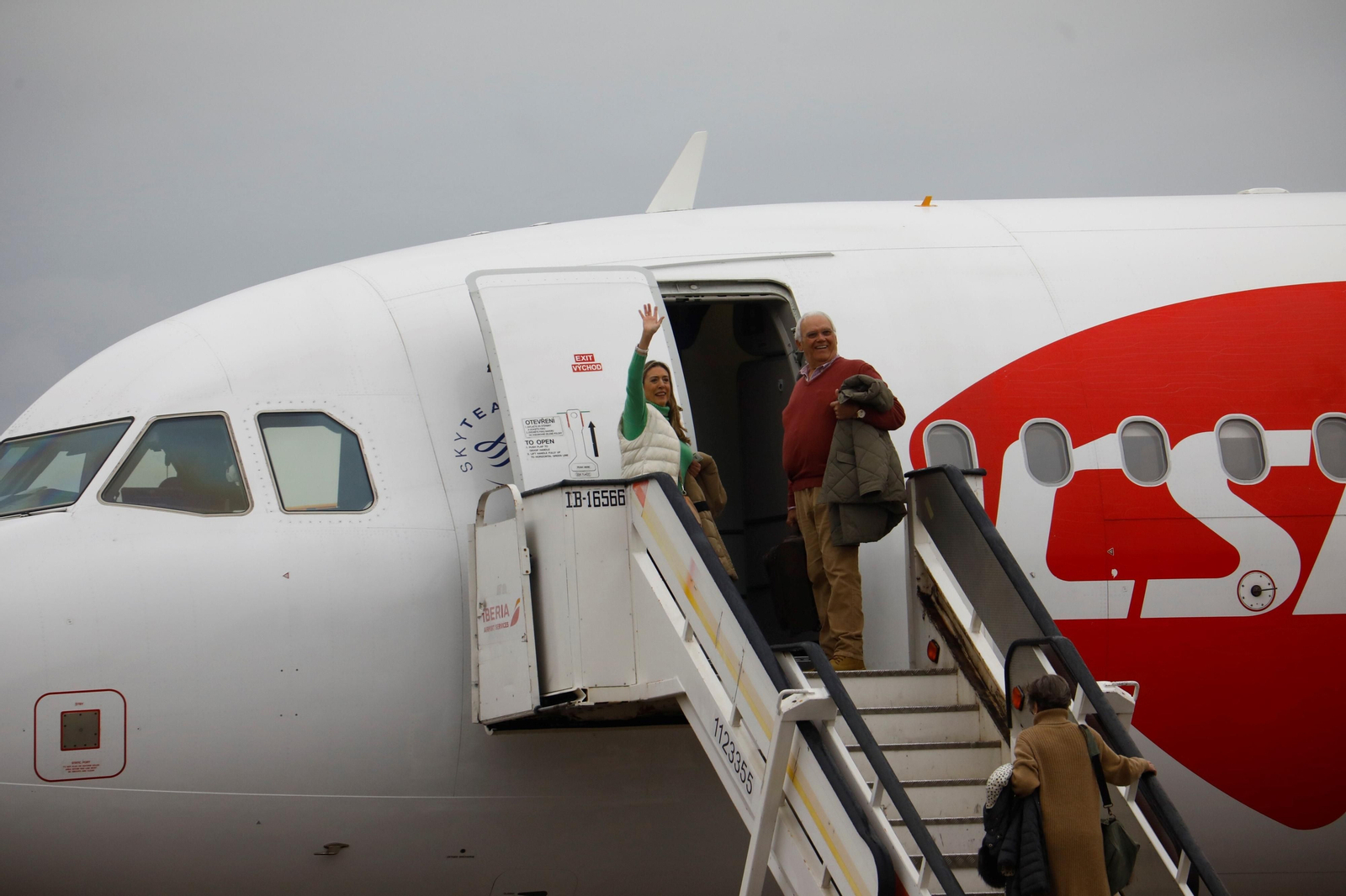 El despegue del el primer vuelo chárter a Europa en el aeropuerto de Córdoba, en imágenes