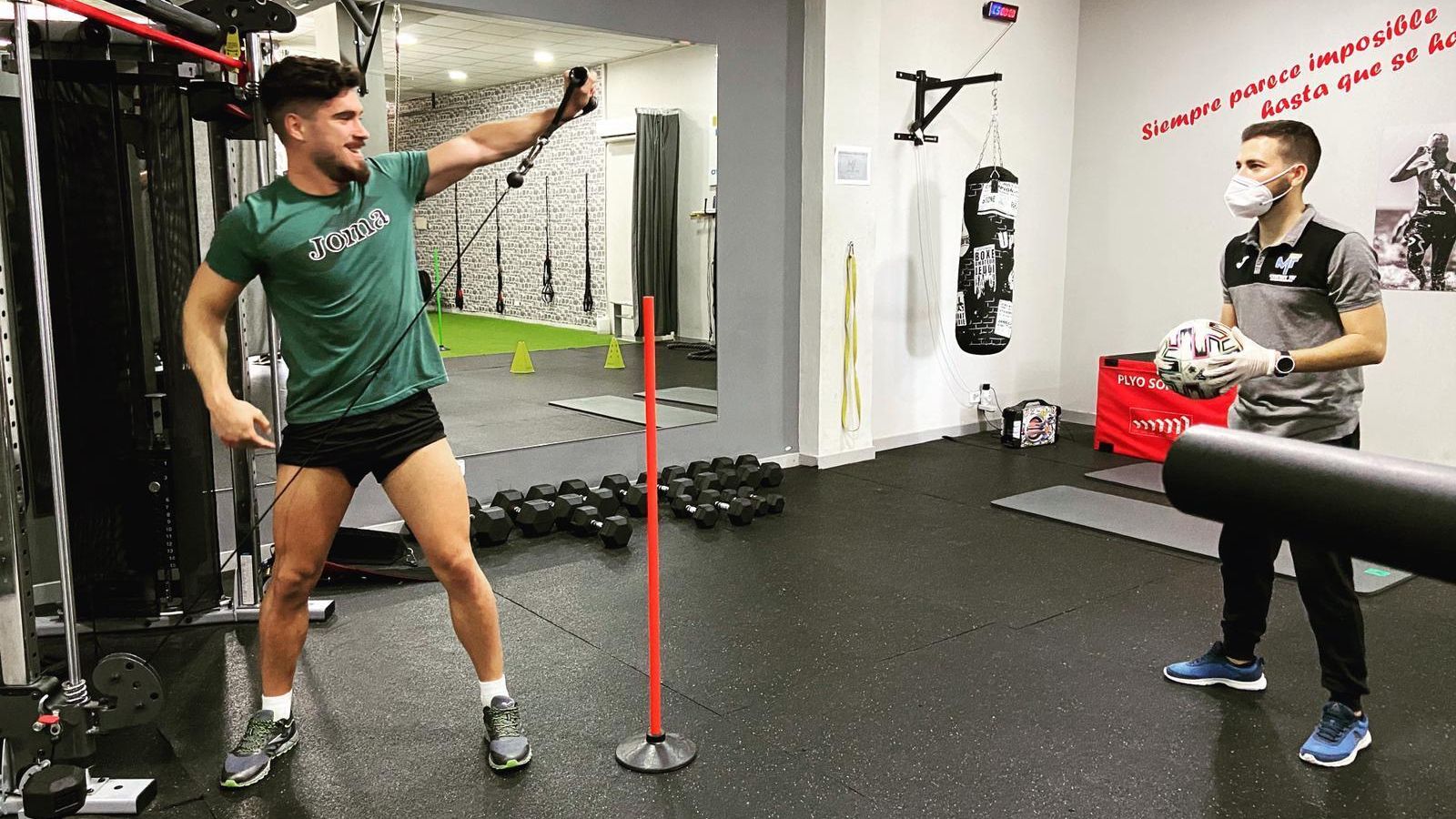Entrenamiento individual en MysteryFit tras la reapertura.