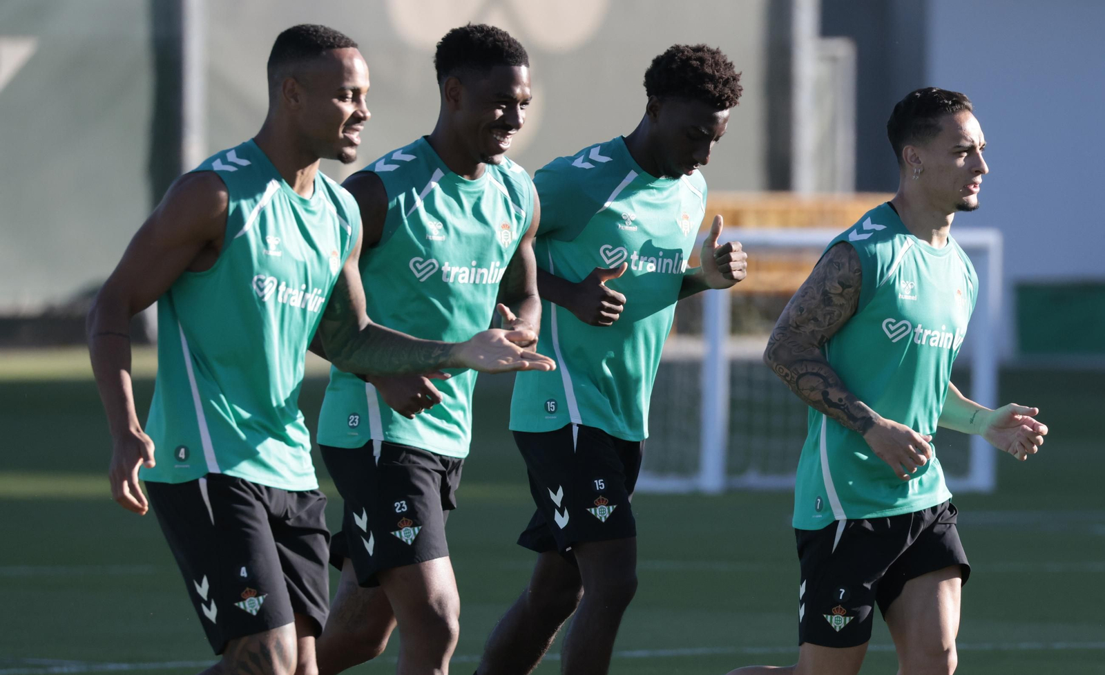 Antony realiza carrera continua junto a Natan, Junior y Bladi en una sesión de trabajo en la ciudad deportiva.