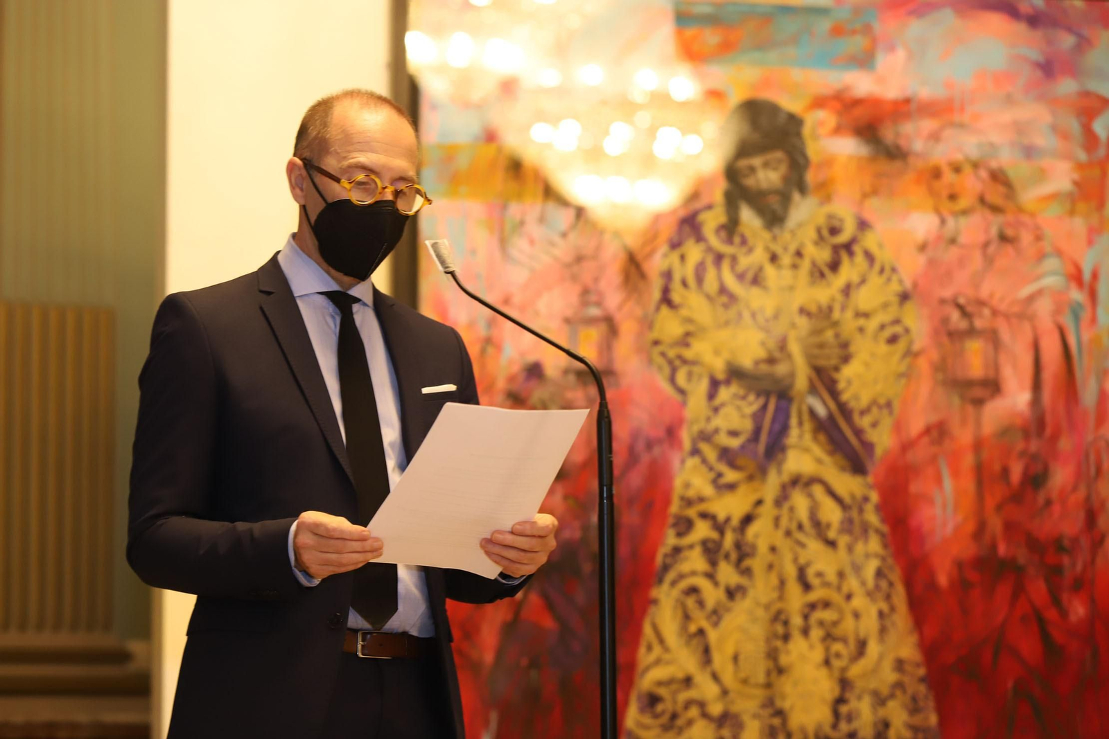 Antoine Cas en la presentación del cartel de la Semana Santa de Huelva.