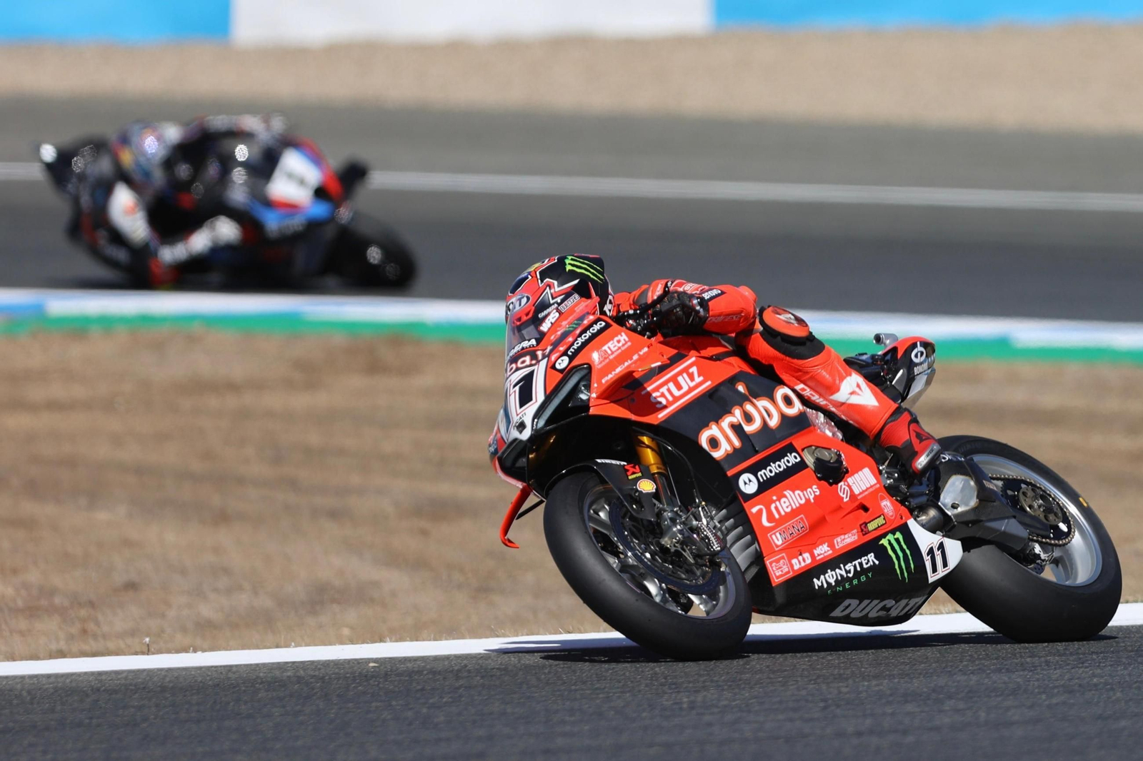 Bulega superó a Razgatlioglu pero necesita un milagro para aser campeón.