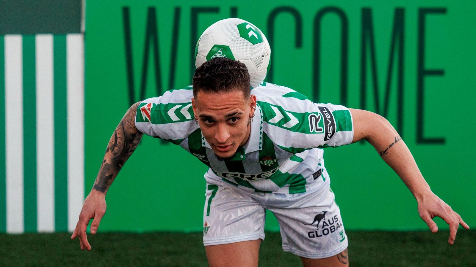 Antony, durante su presentación con el Betis en el mercado invernal. Antony, durante su presentación con el Betis en el mercado invernal.