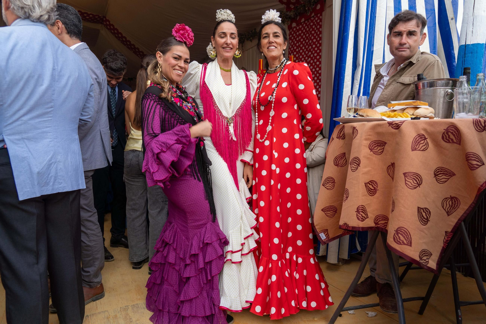 Imágenes del ambiente del ambiente de la tarde del domingo en la Feria de Otoño y del Caballo 2025 de Huelva