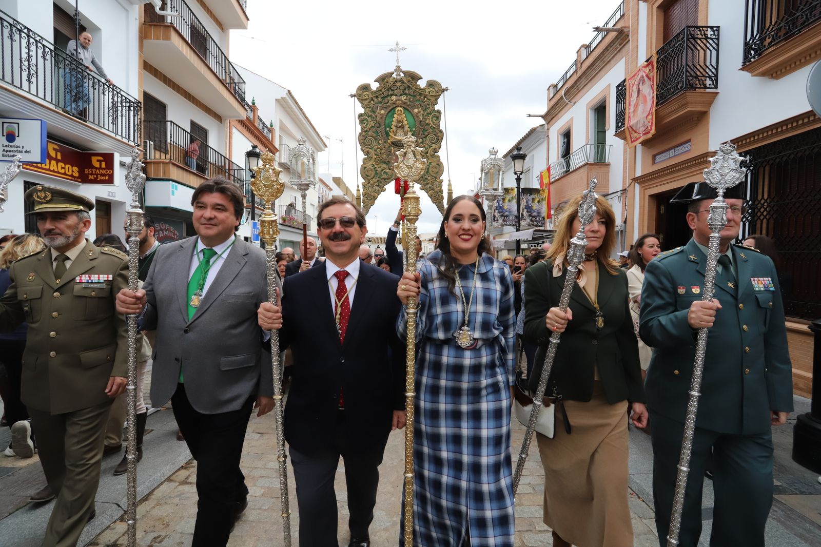 Imágenes de la misa de la Hermandad del Rocío de Huelva ante la Virgen del Rocío