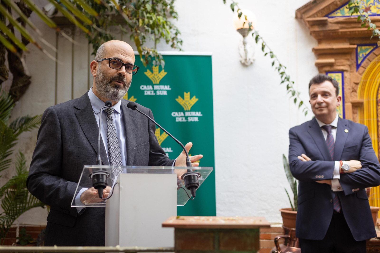 Imágenes de la presentación de la Guía de la Semana Santa de Huelva y su provincia 2023