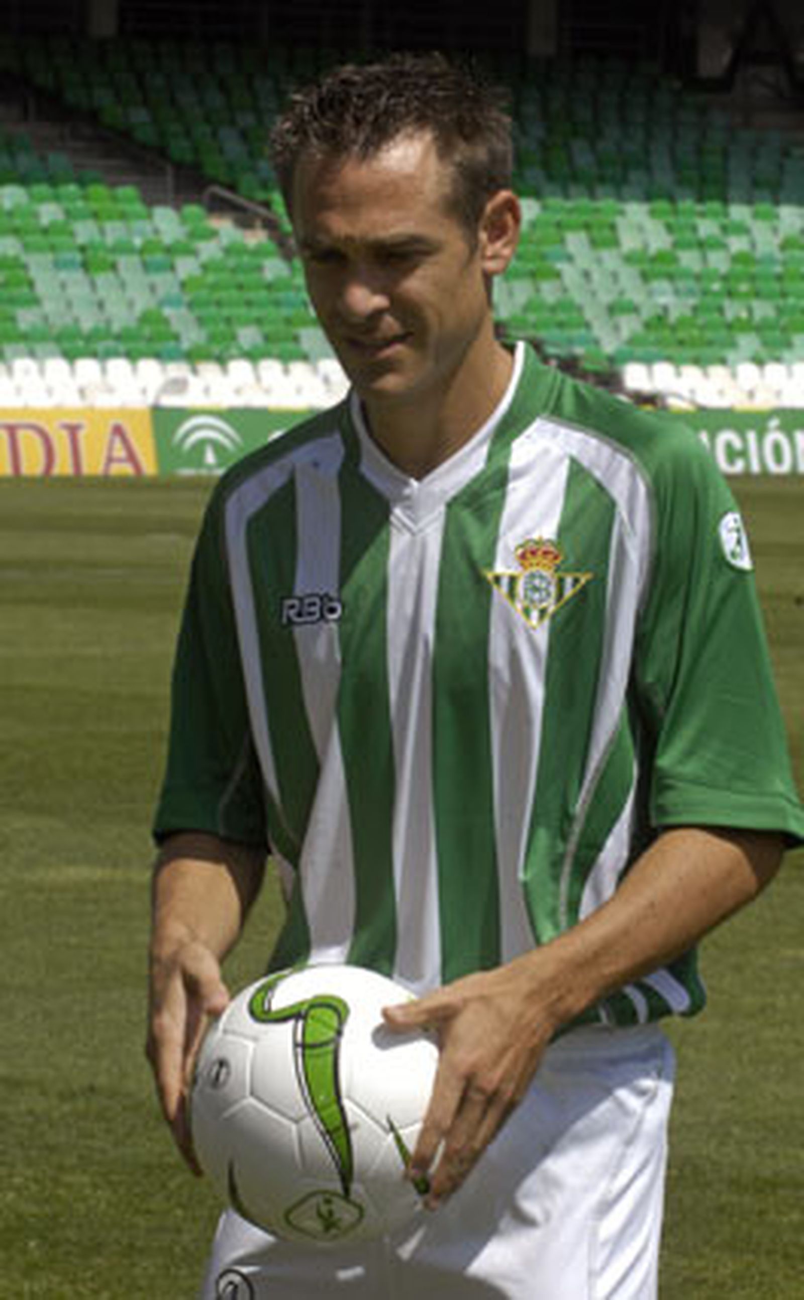 NACHO (medio)
Edad:29
Tempo. Club:1ª
Goles en la 08-09:-
Contrato hasta:2012

Foto: Diario de Sevilla