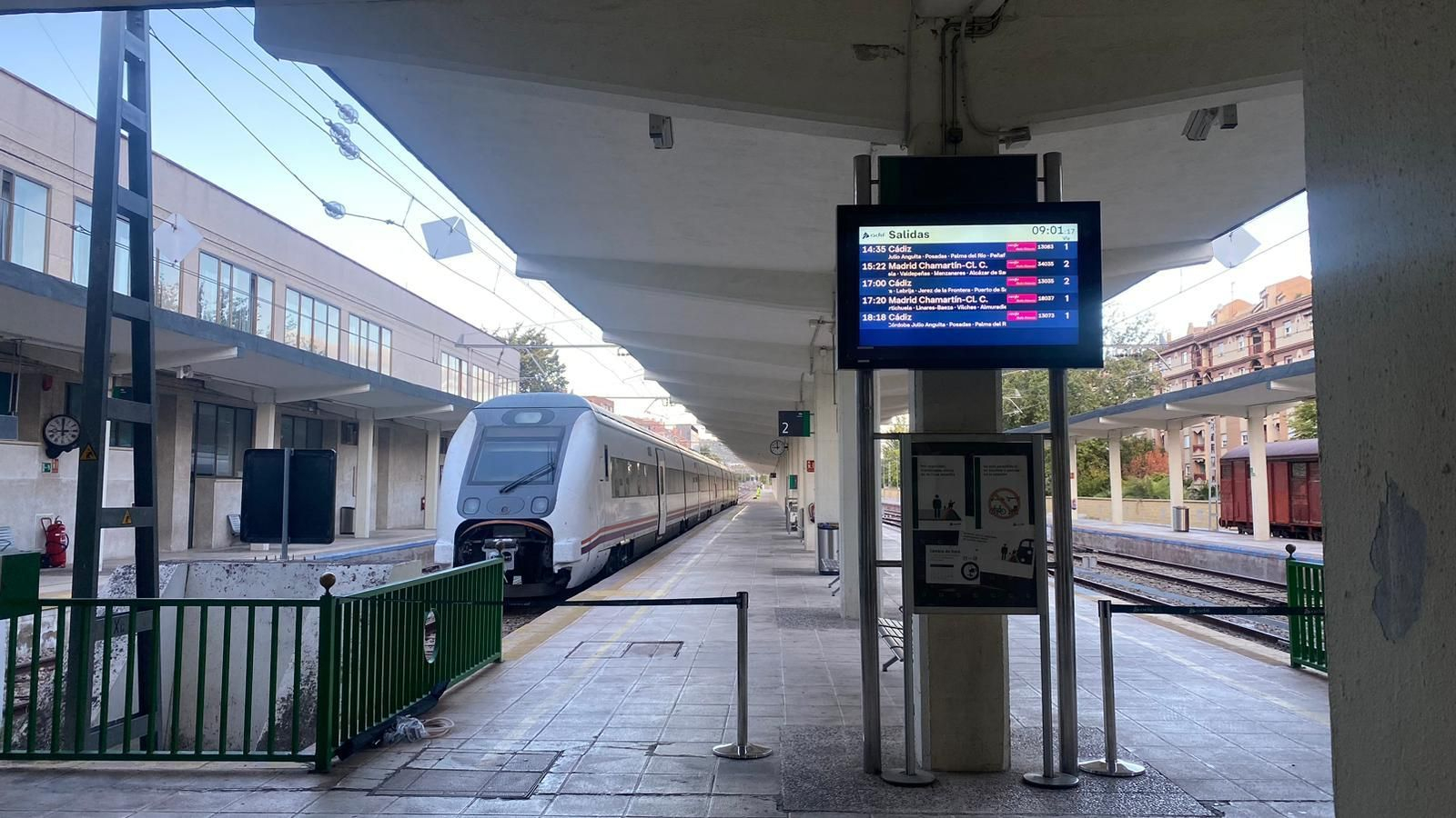 Estación de Tren de Jaén, sin servicio por una caída de tensión.