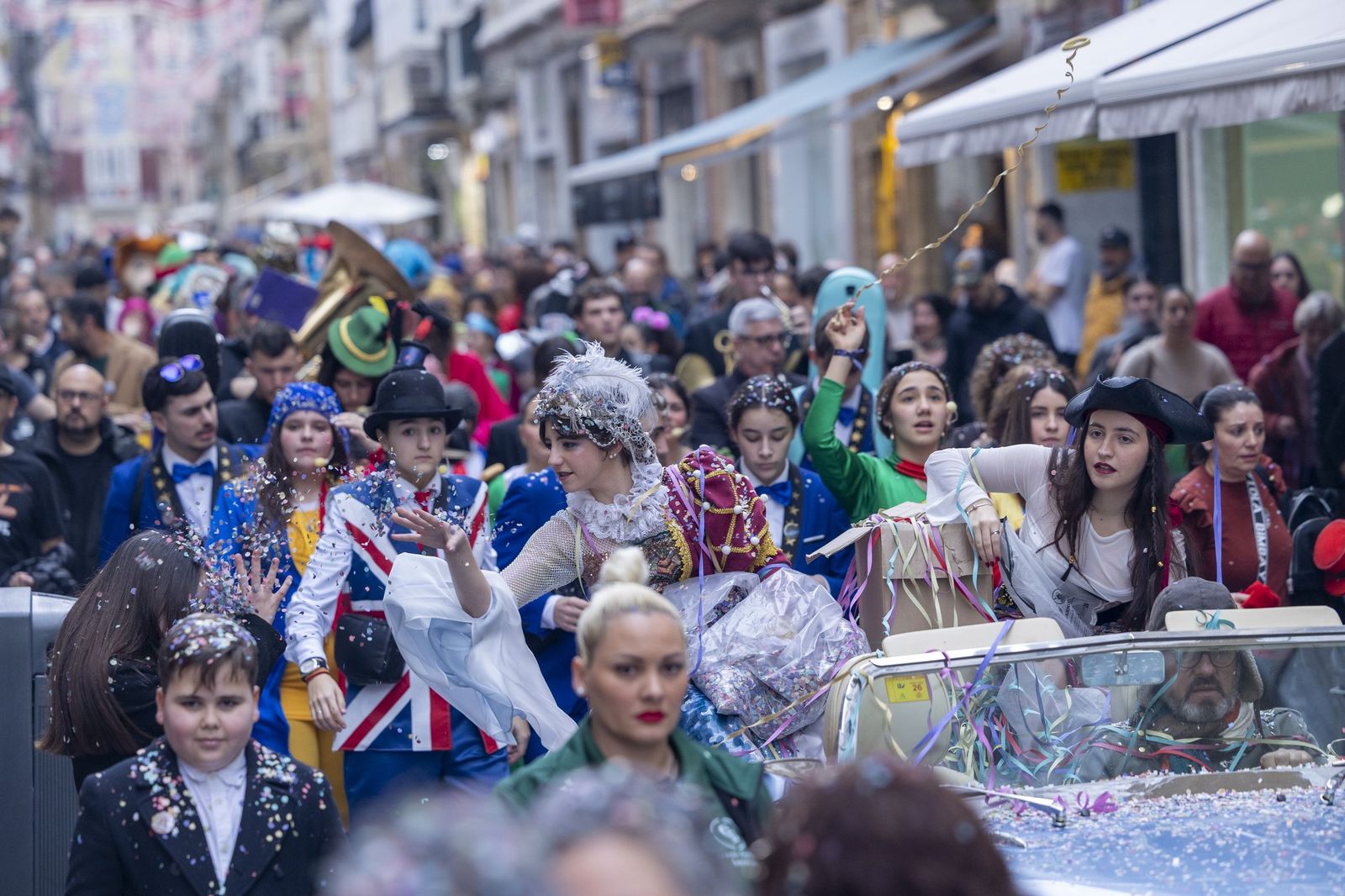 El Carnaval en la calle calienta motores: pregón infantil y concierto en San Antonio