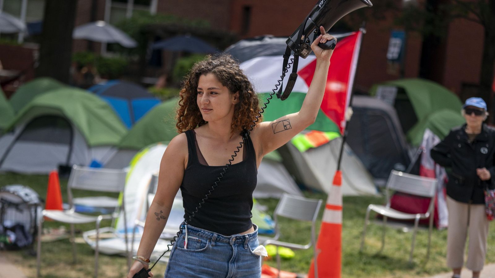 Una activista en el campamento instalado en la Universidad George Washington.