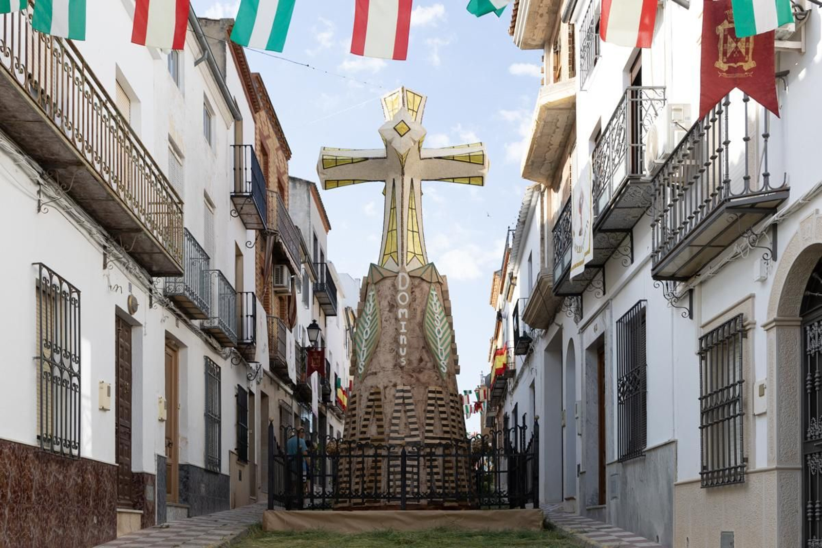 Los vecinos de Villardompardo exponen las obras de su Corpus un año más, en imágenes